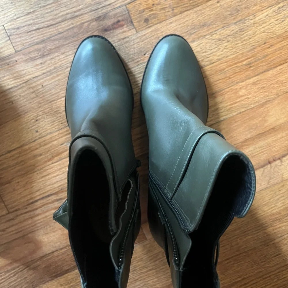 Alexandre Birman Clarita Chelsea Heeled Boots with Chunky Heel - Picture 6 of 10